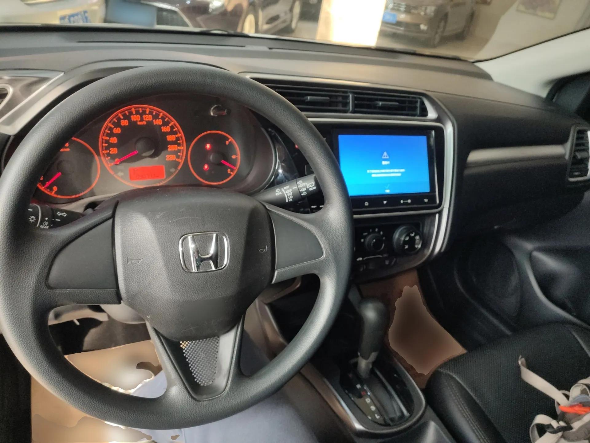 Honda Gienia 2017 1.5L CVT Classic Edition — миниатюра 13