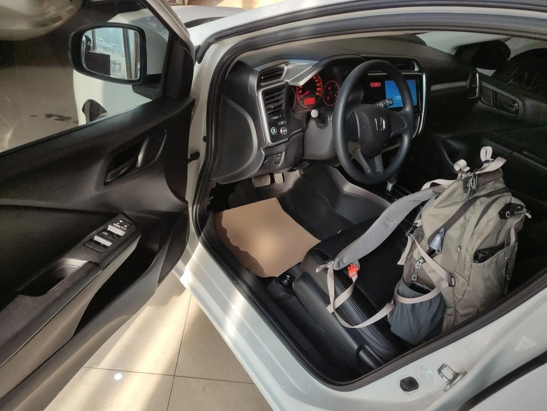 Honda Gienia 2017 1.5L CVT Classic Edition — миниатюра 19