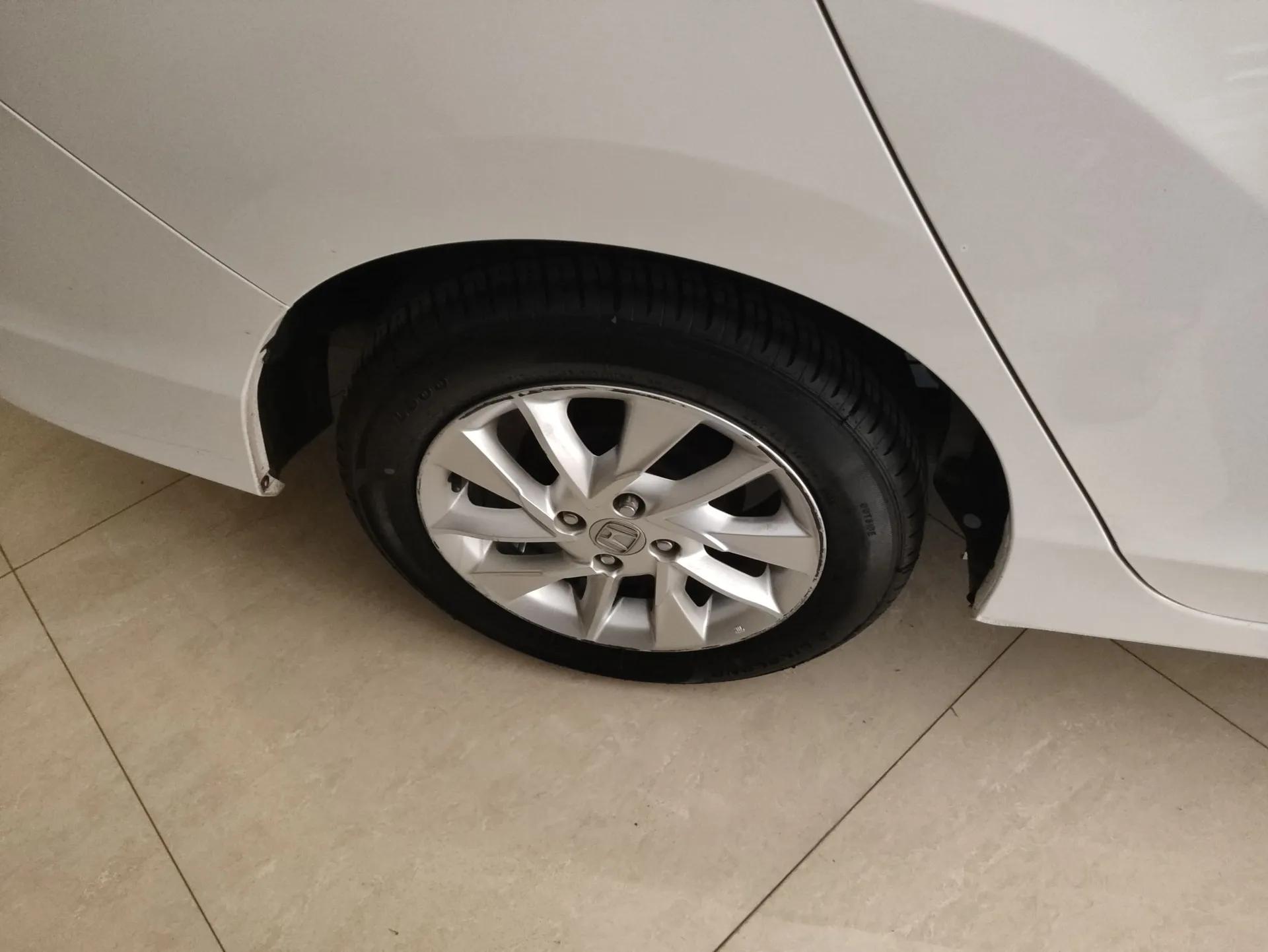 Honda Gienia 2017 1.5L CVT Classic Edition — миниатюра 10