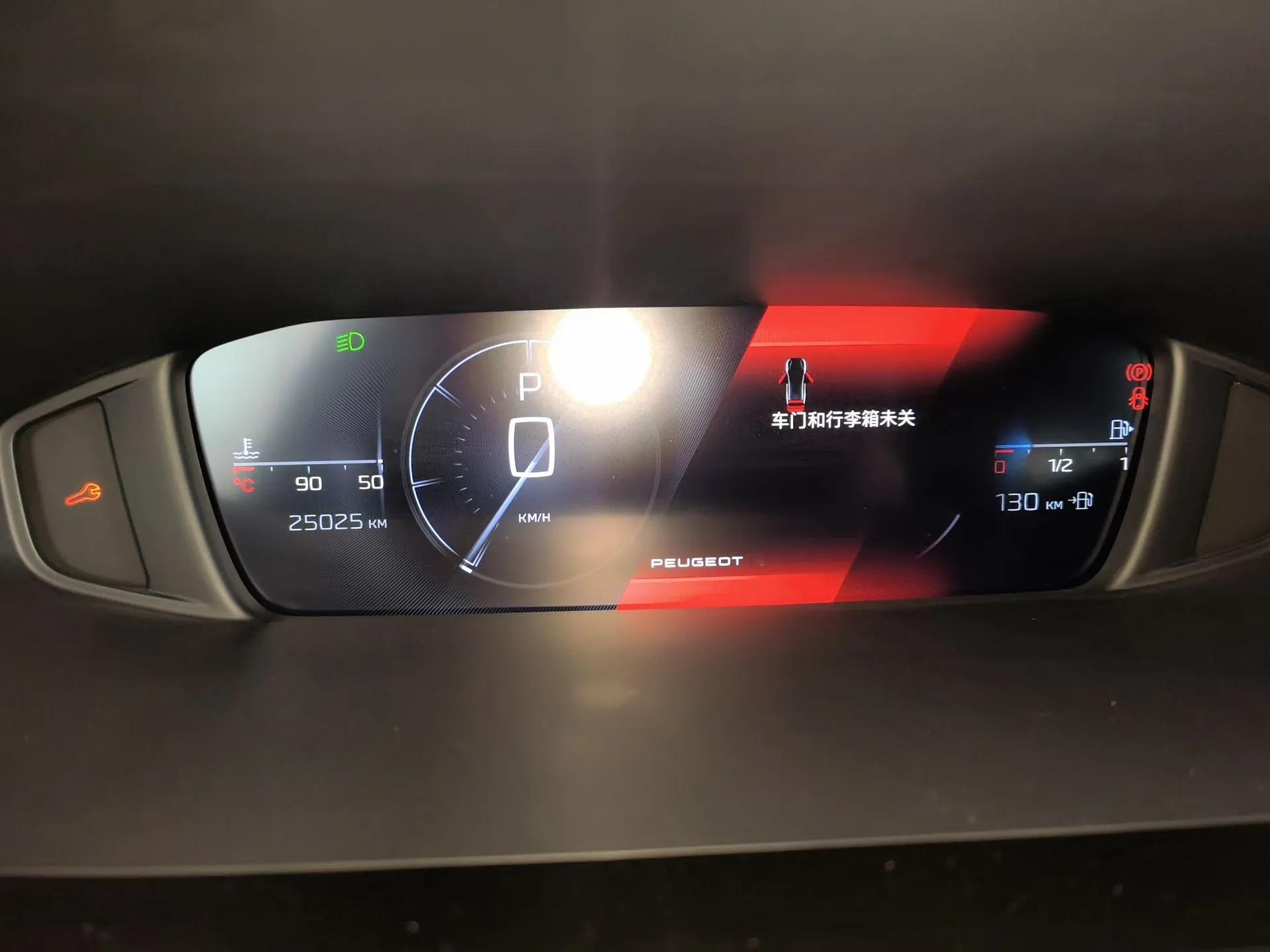 Peugeot 408X 2023 Charm Version — миниатюра 14