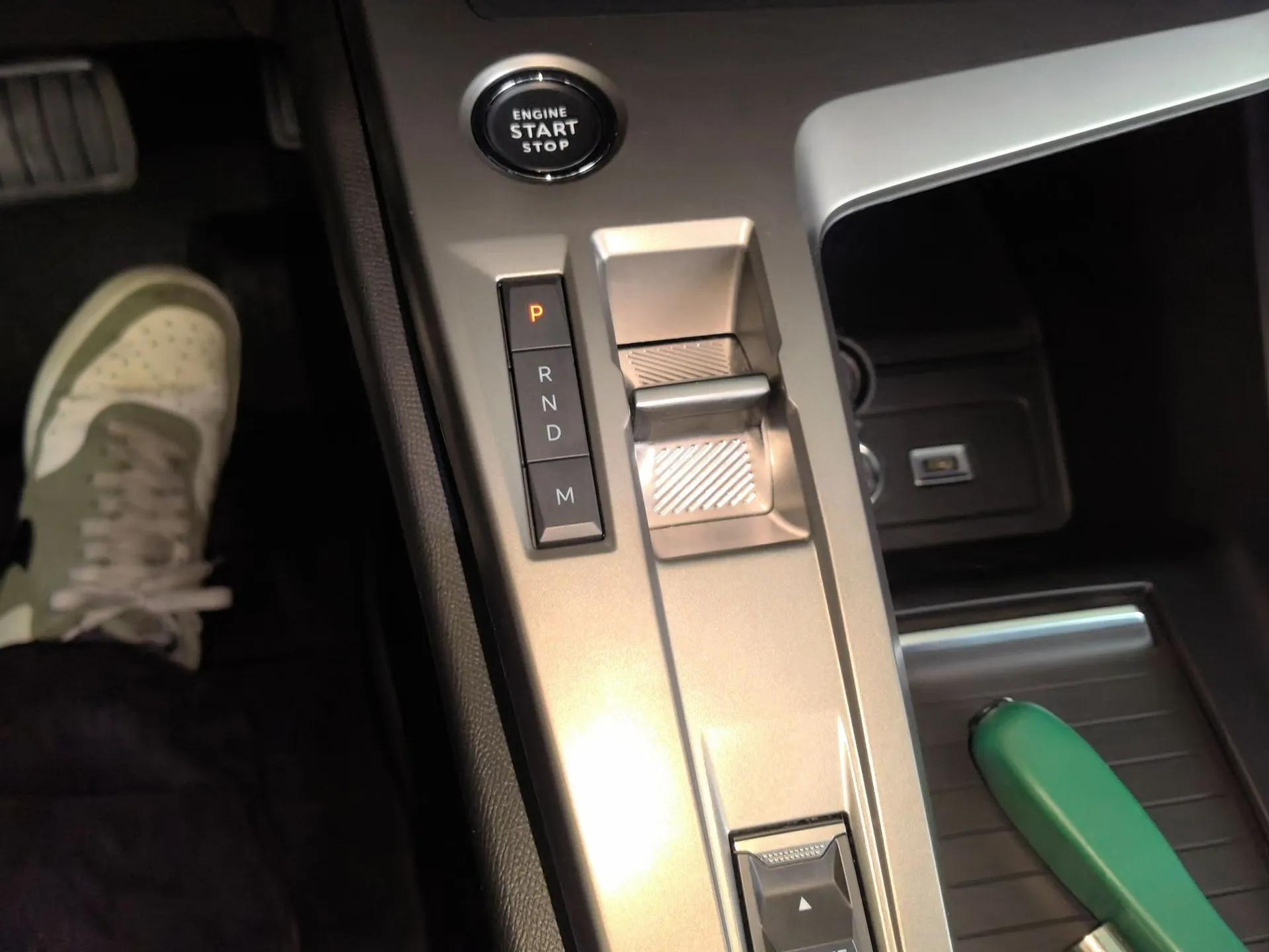 Peugeot 408X 2023 Charm Version — миниатюра 16
