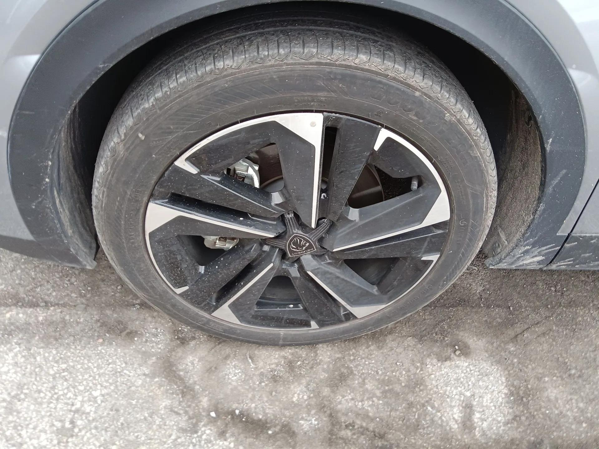 Peugeot 408X 2023 Charm Version — миниатюра 9