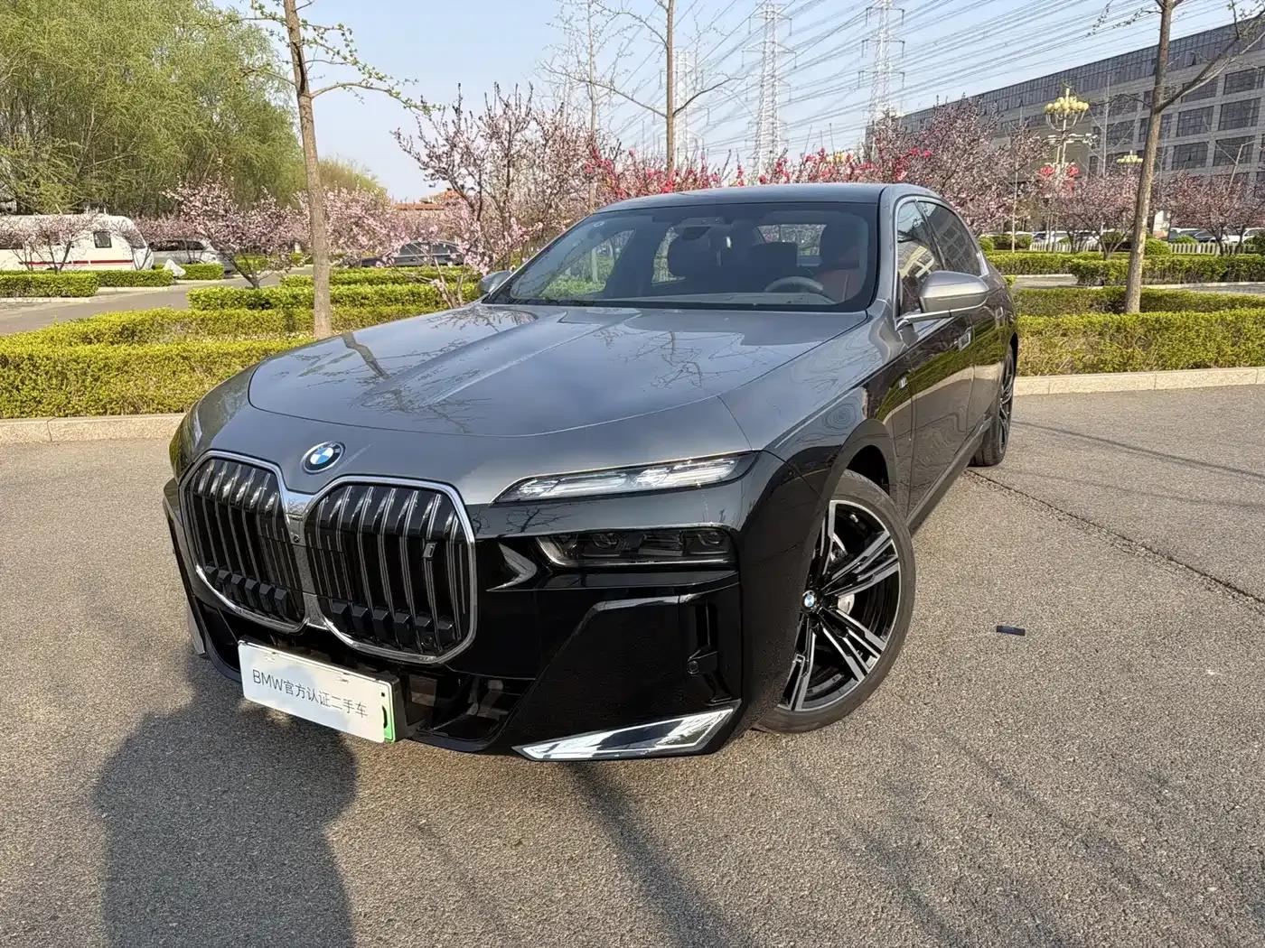 2023 BMW i7 xDrive60L M Sport Package — миниатюра 1