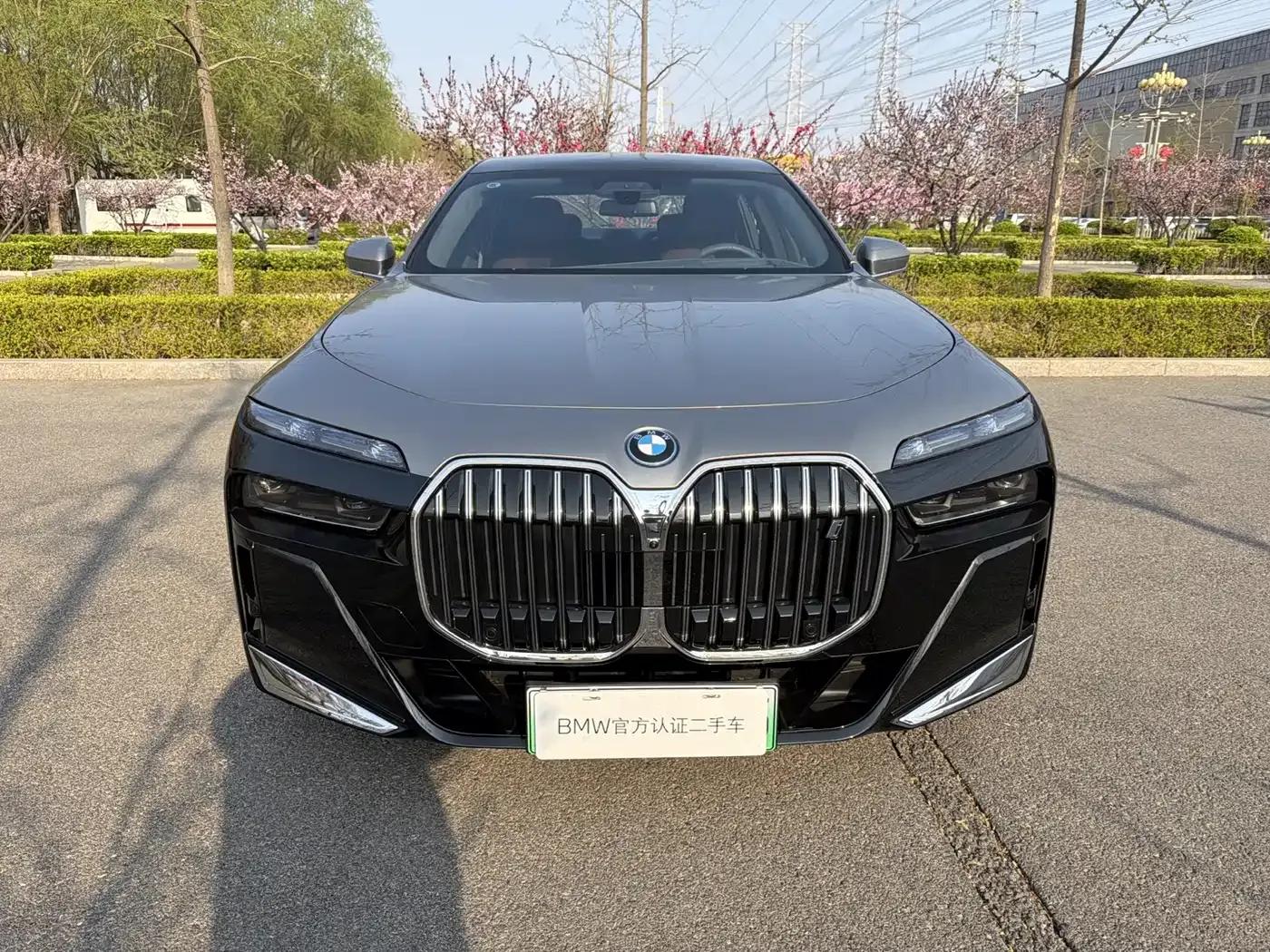 2023 BMW i7 xDrive60L M Sport Package — миниатюра 2