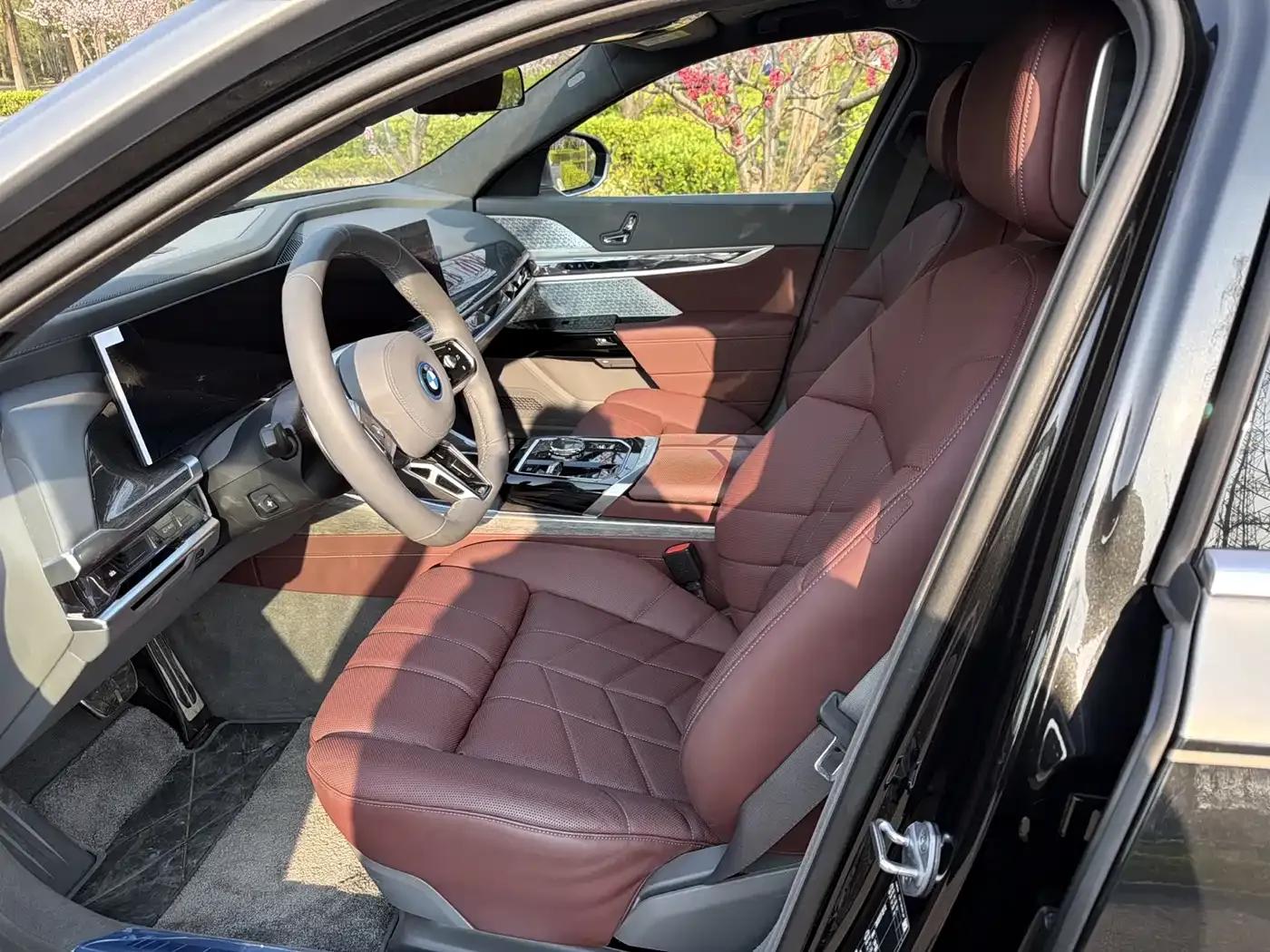 2023 BMW i7 xDrive60L M Sport Package — миниатюра 4