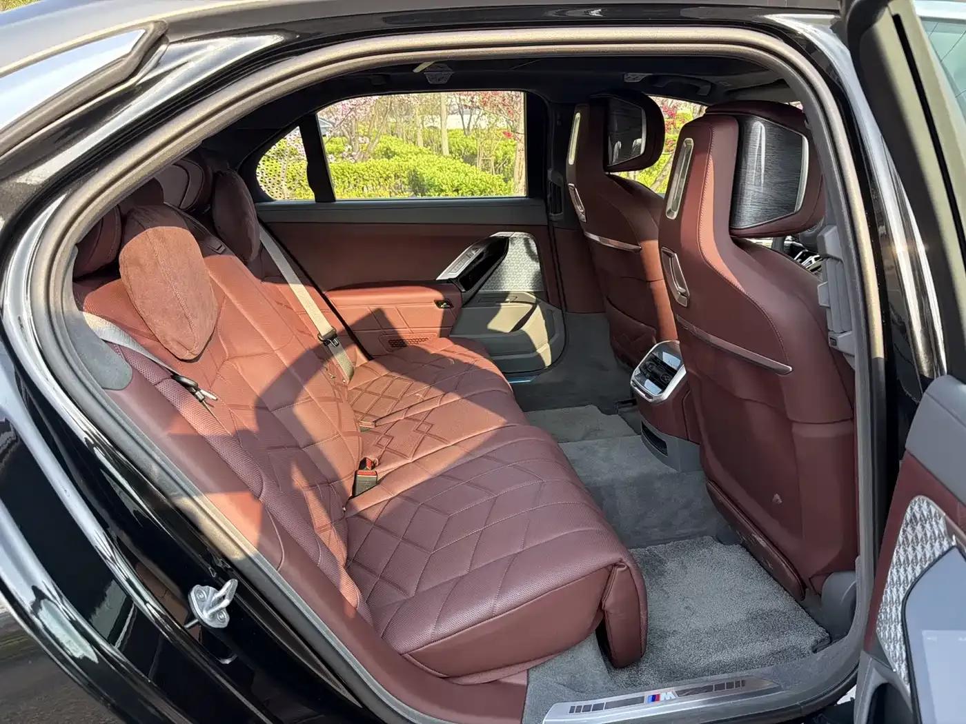 2023 BMW i7 xDrive60L M Sport Package — миниатюра 5
