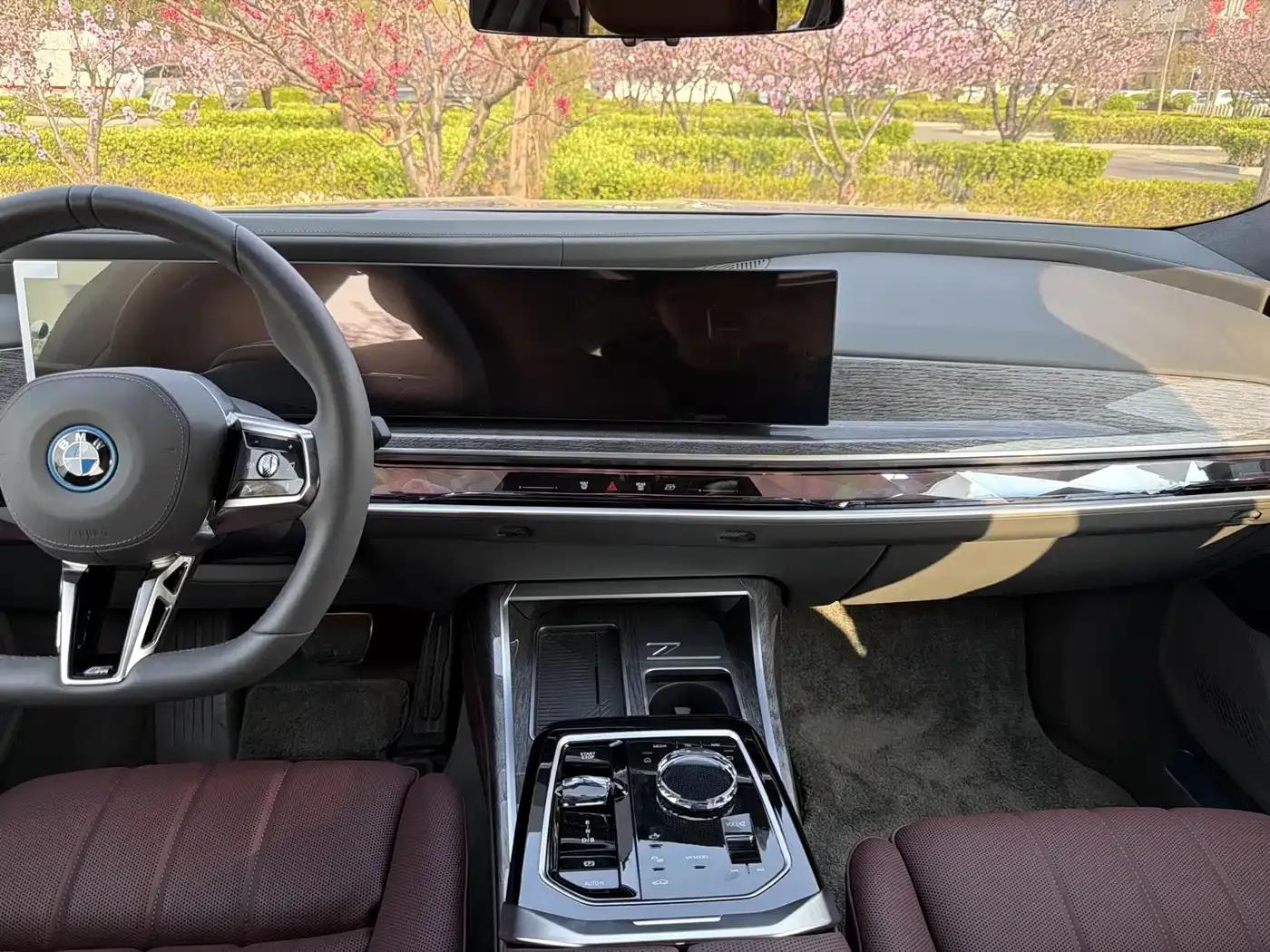 2023 BMW i7 xDrive60L M Sport Package — миниатюра 7