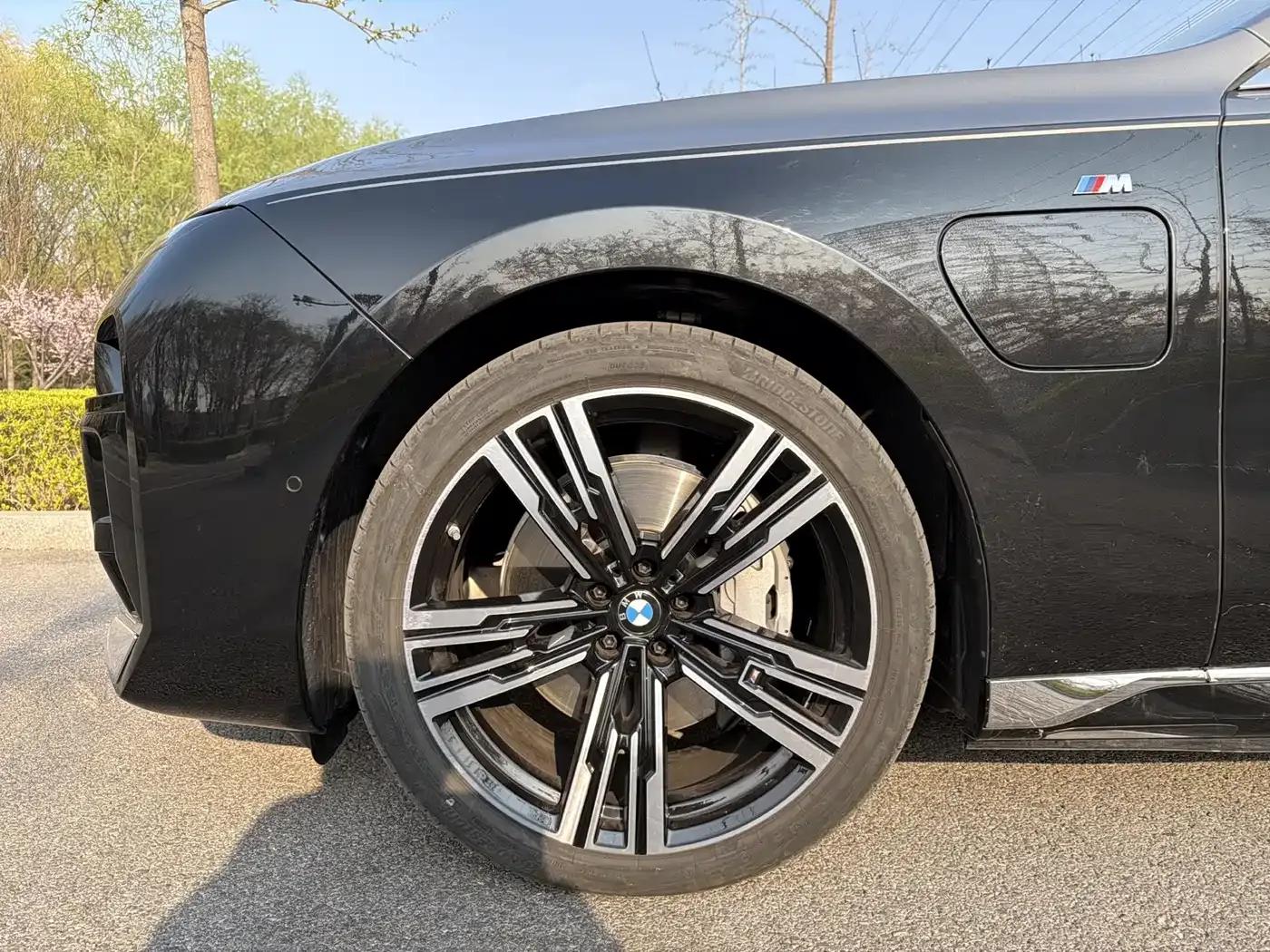 2023 BMW i7 xDrive60L M Sport Package — миниатюра 8