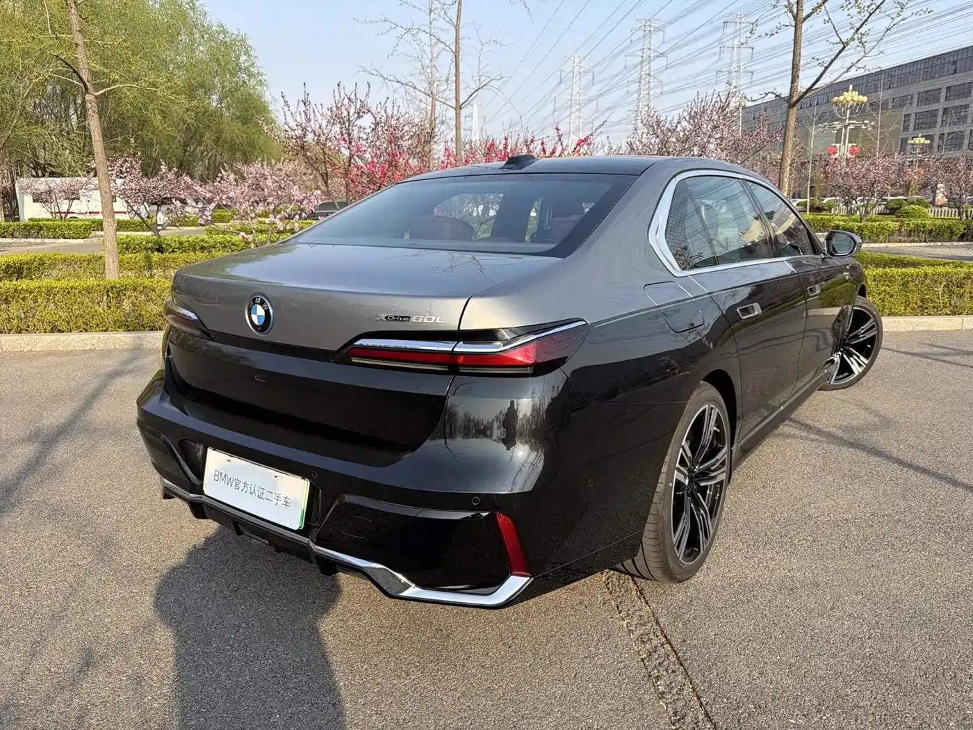 2023 BMW i7 xDrive60L M Sport Package — миниатюра 9