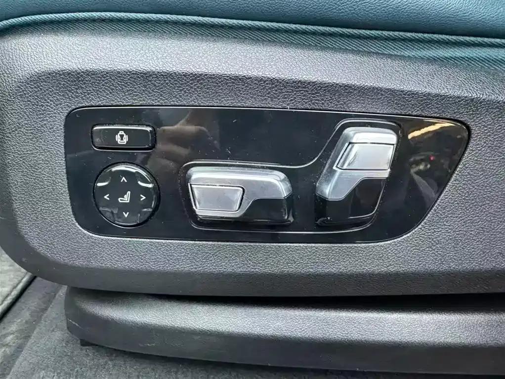 BMW XM 2023 Base Model — миниатюра 10