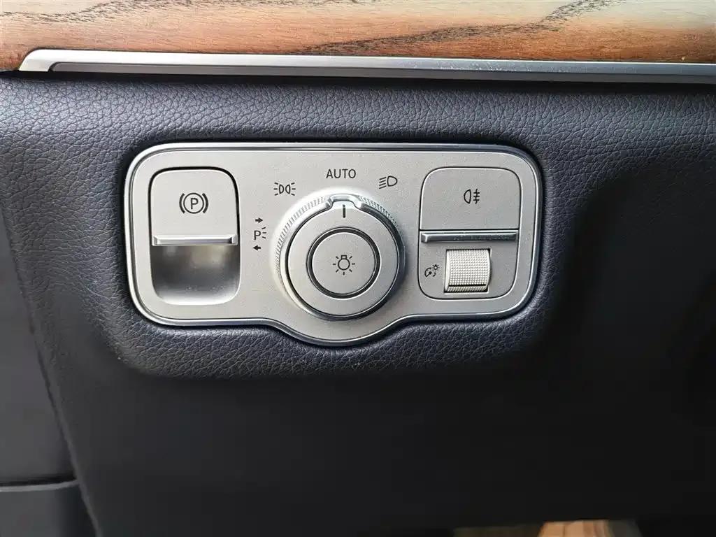 Mercedes-Benz GLE Coupe 2021 GLE 350 e 4MATIC Coupe SUV — миниатюра 33