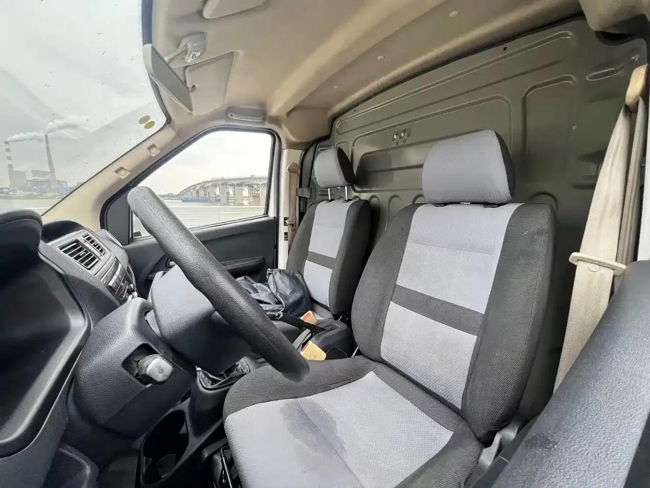 Changan Ruixing EM60 2023 Model EM60 II Hatchback 2-Seat Comfort Edition — миниатюра 7