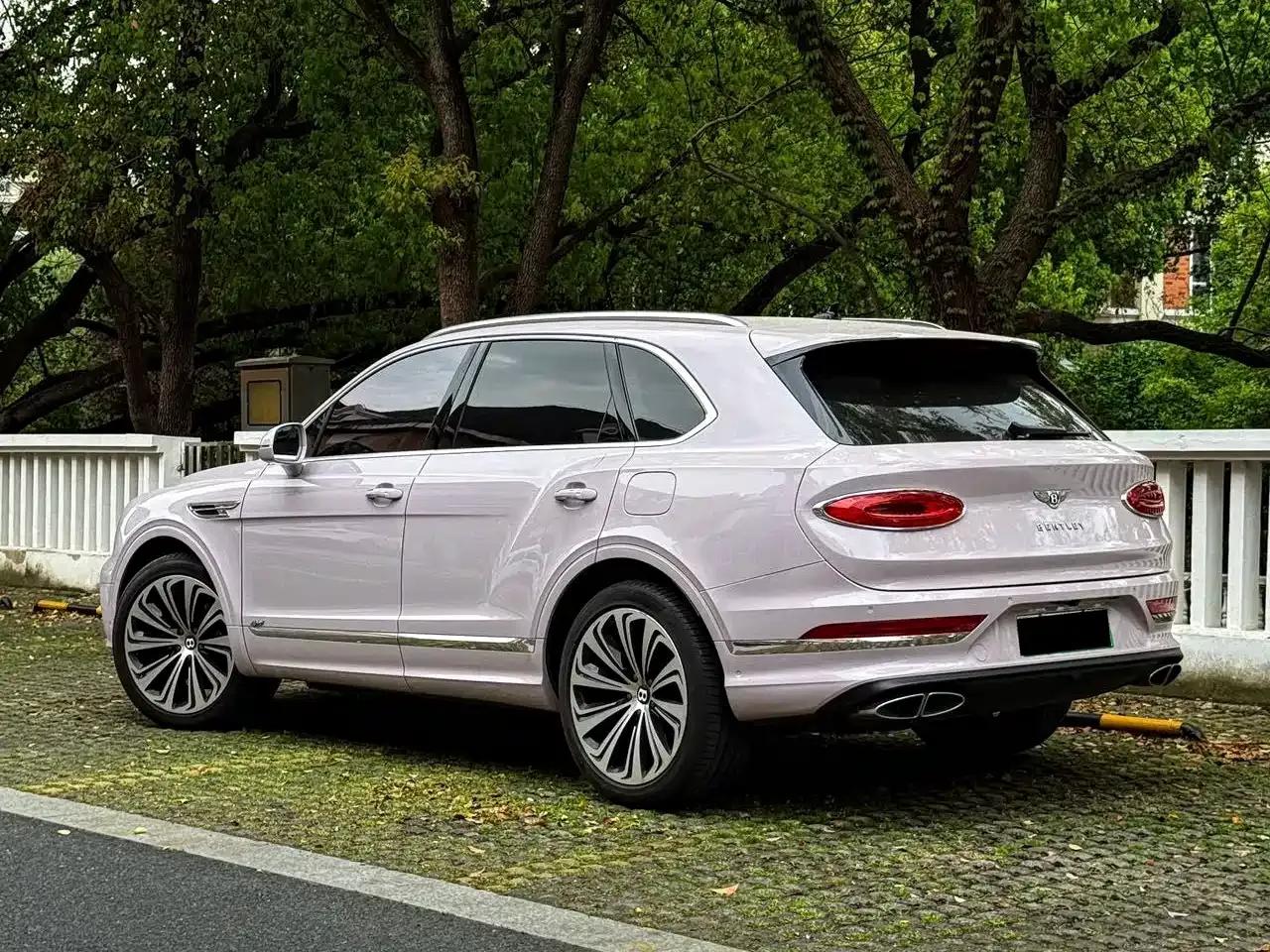 Bentayga Plug-in Hybrid 2021 3.0T PHEV — миниатюра 2