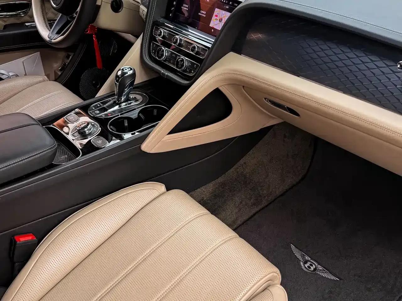 Bentayga Plug-in Hybrid 2021 3.0T PHEV — миниатюра 11