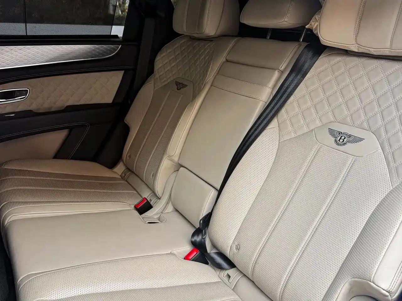 Bentayga Plug-in Hybrid 2021 3.0T PHEV — миниатюра 12
