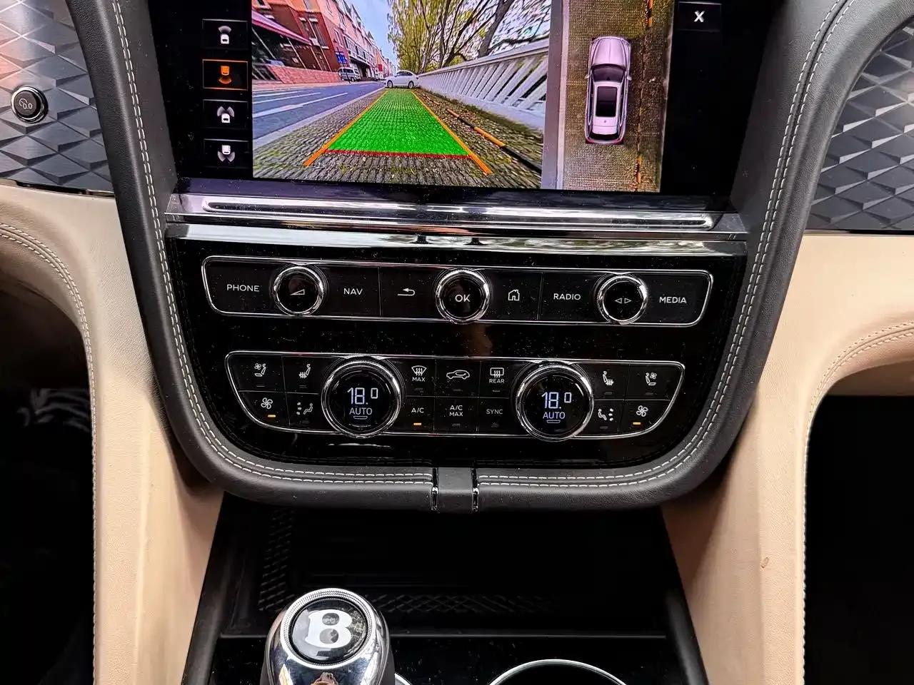 Bentayga Plug-in Hybrid 2021 3.0T PHEV — миниатюра 14