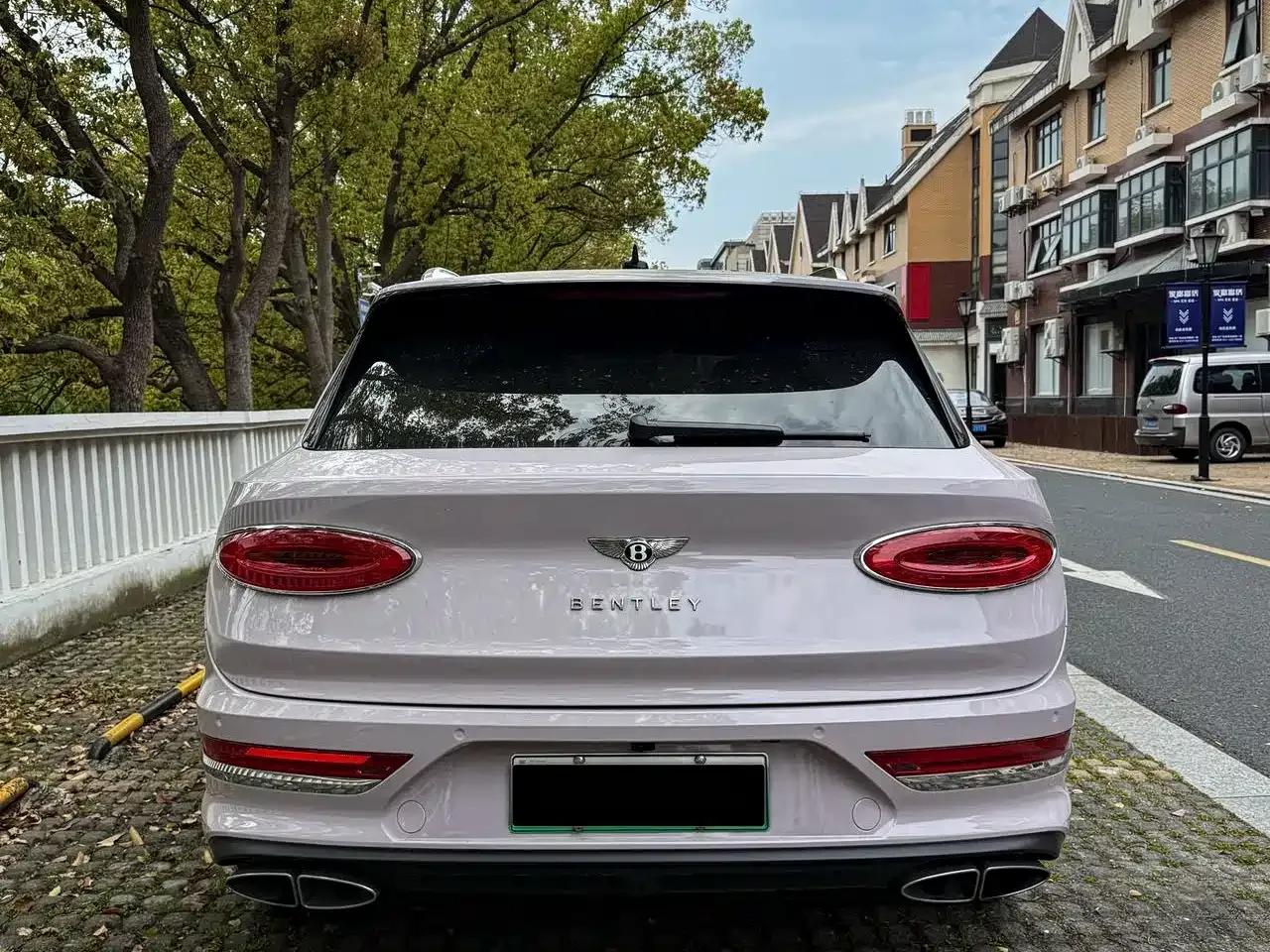 Bentayga Plug-in Hybrid 2021 3.0T PHEV — миниатюра 3