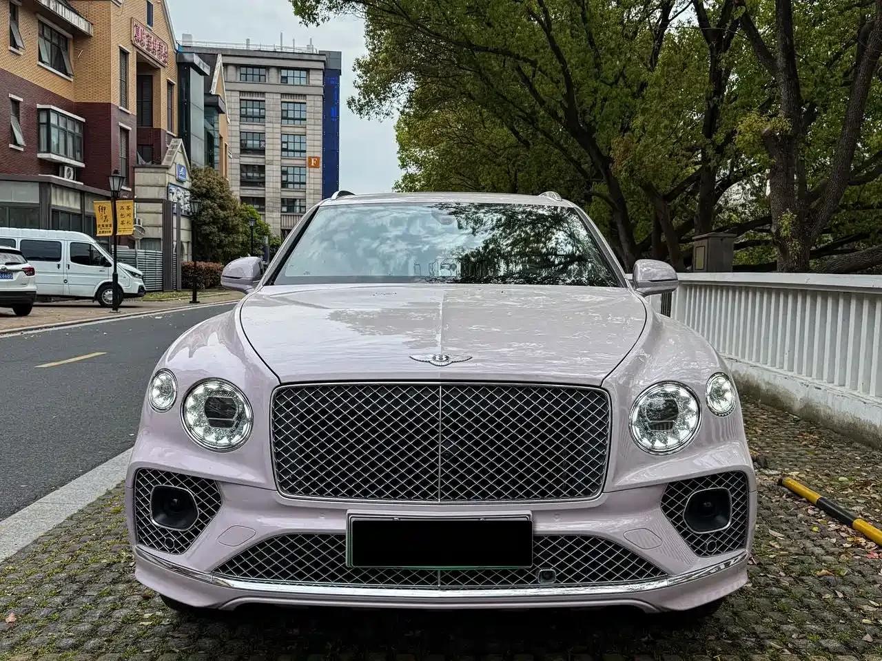 Bentayga Plug-in Hybrid 2021 3.0T PHEV — миниатюра 4
