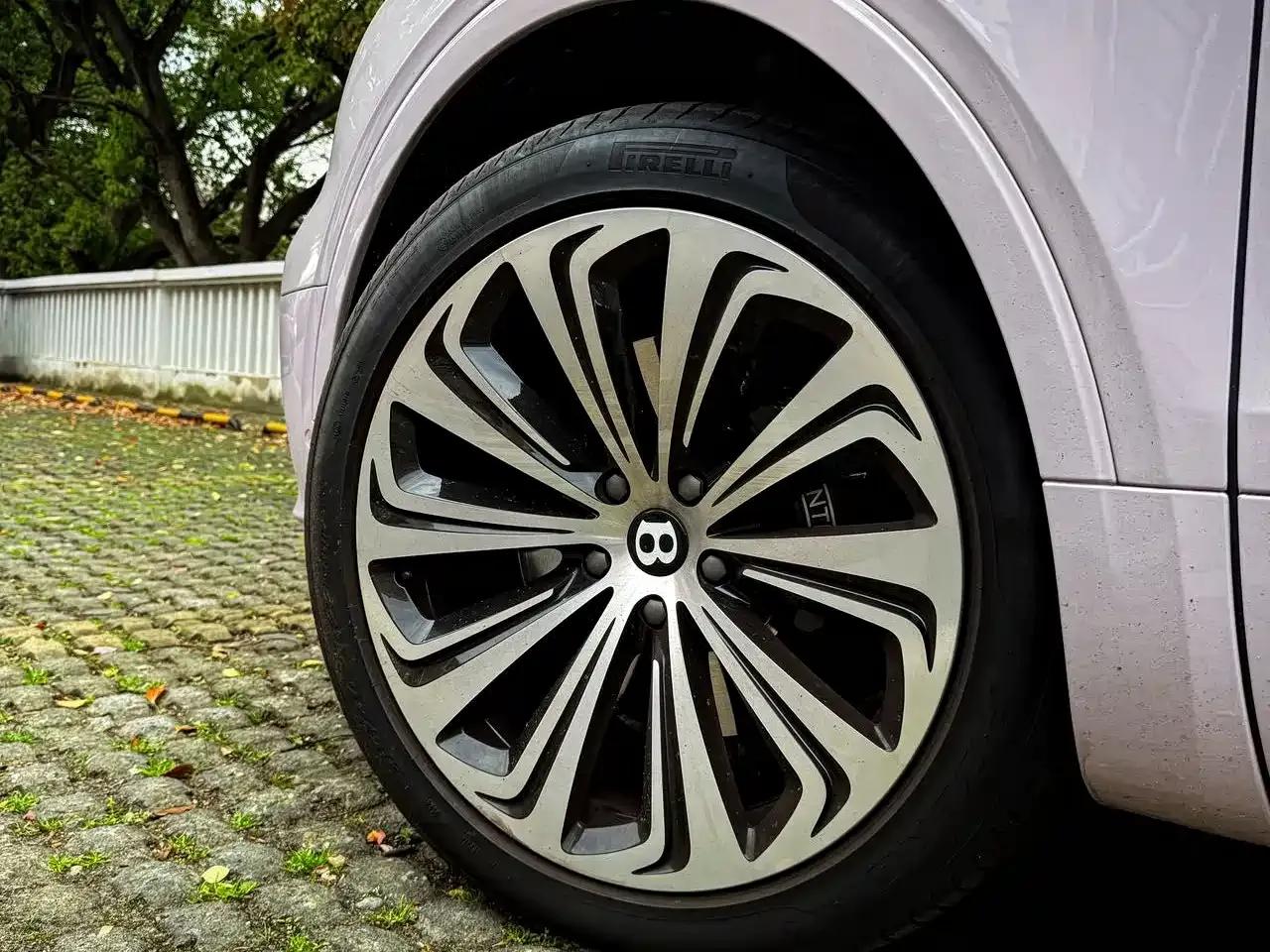 Bentayga Plug-in Hybrid 2021 3.0T PHEV — миниатюра 6