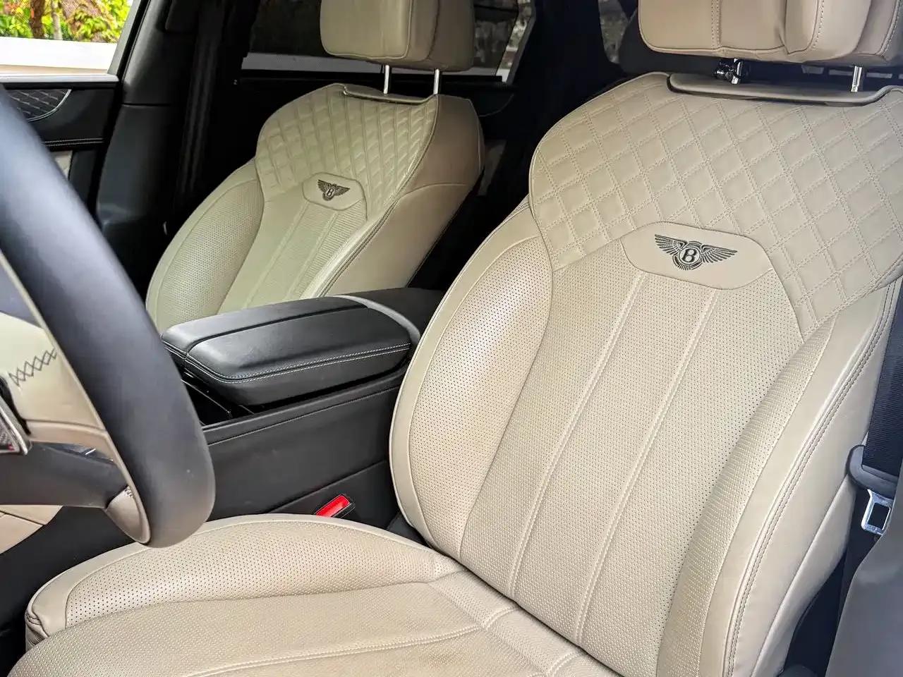 Bentayga Plug-in Hybrid 2021 3.0T PHEV — миниатюра 9