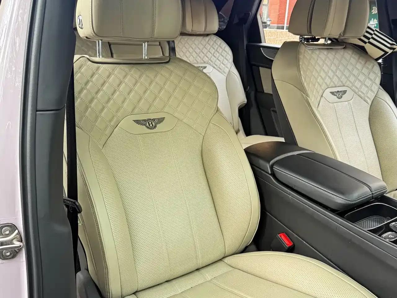 Bentayga Plug-in Hybrid 2021 3.0T PHEV — миниатюра 10