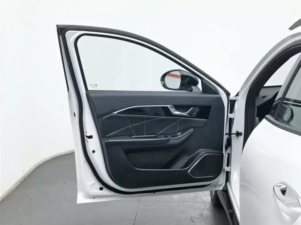 Bestune B70S 2022 1.5T Smart and Trendy Commander — миниатюра 8