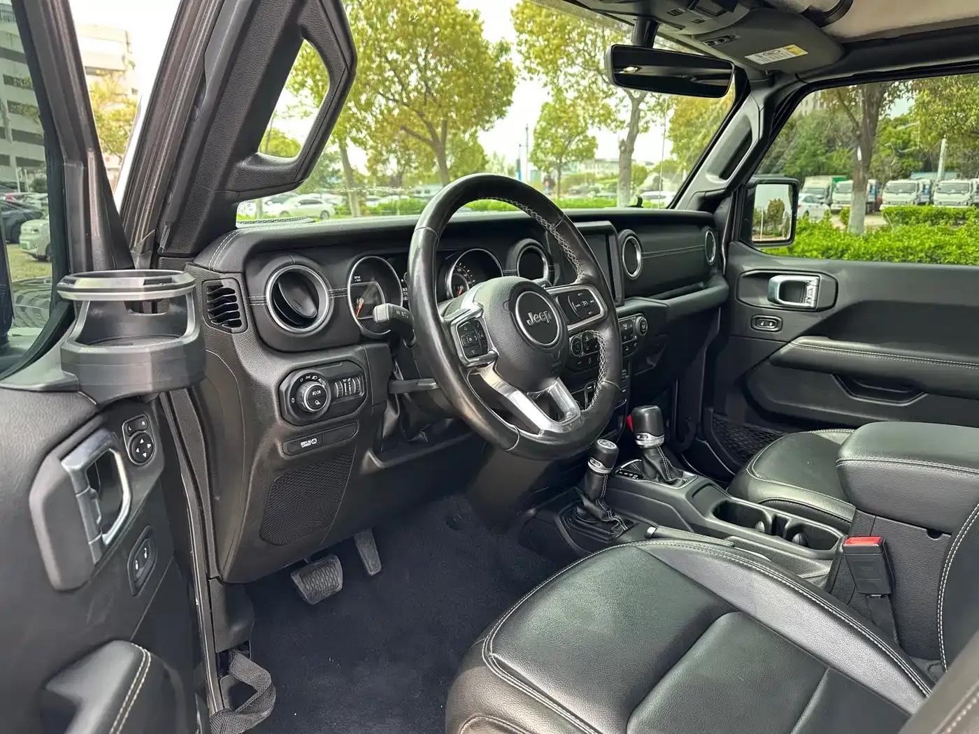 Gladiator 2022 3.6L First Edition — миниатюра 4