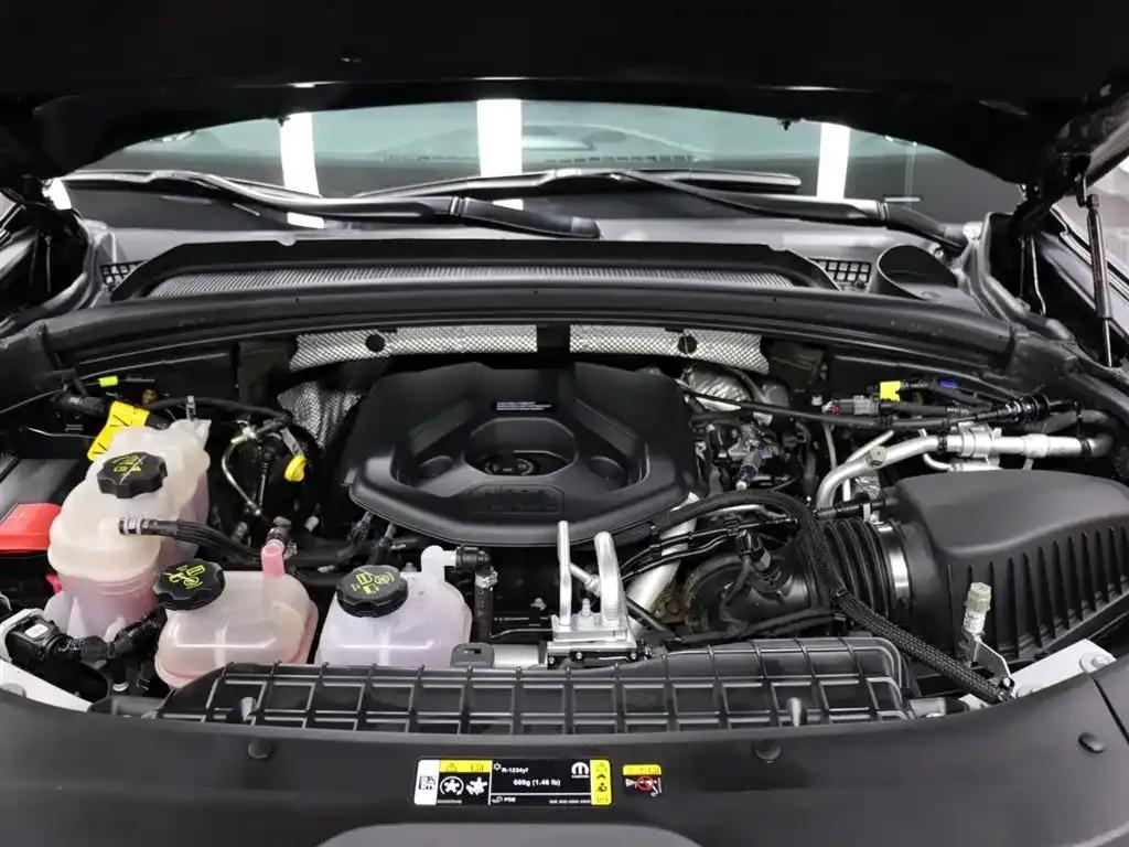 2023 Jeep Grand Cherokee 4xe Imported Model 4xe Peak Edition — миниатюра 31