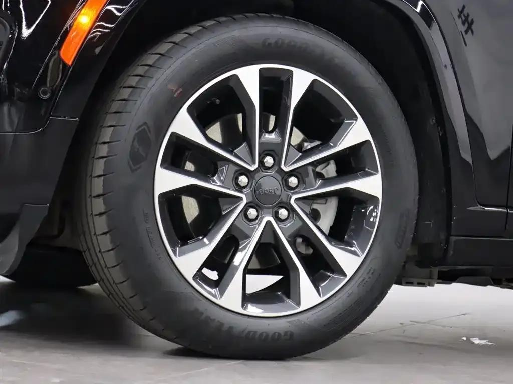 2023 Jeep Grand Cherokee 4xe Imported Model 4xe Peak Edition — миниатюра 32