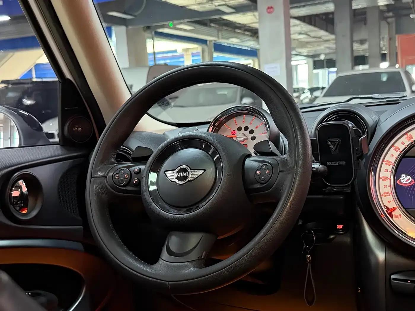 2013 MINI PACEMAN 1.6T COOPER S ALL4 — миниатюра 16