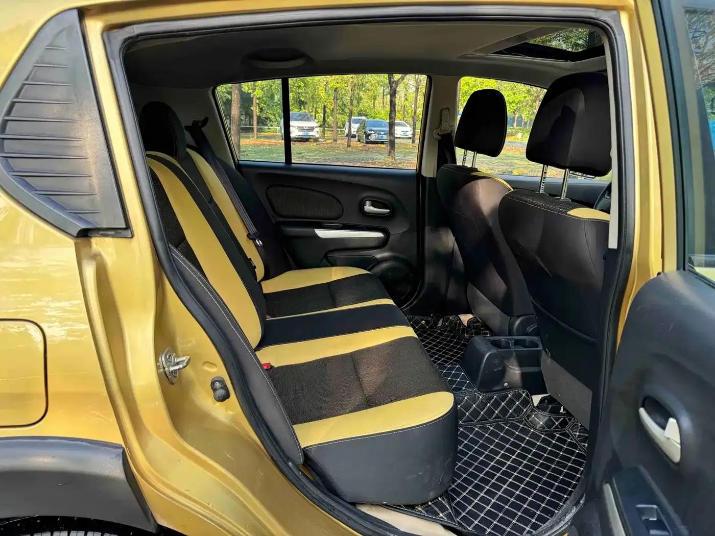 Venucia R50X 2013 1.6L Automatic — миниатюра 11