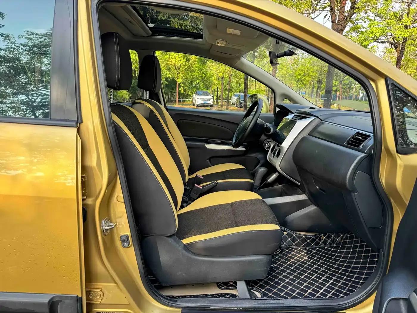 Venucia R50X 2013 1.6L Automatic — миниатюра 12