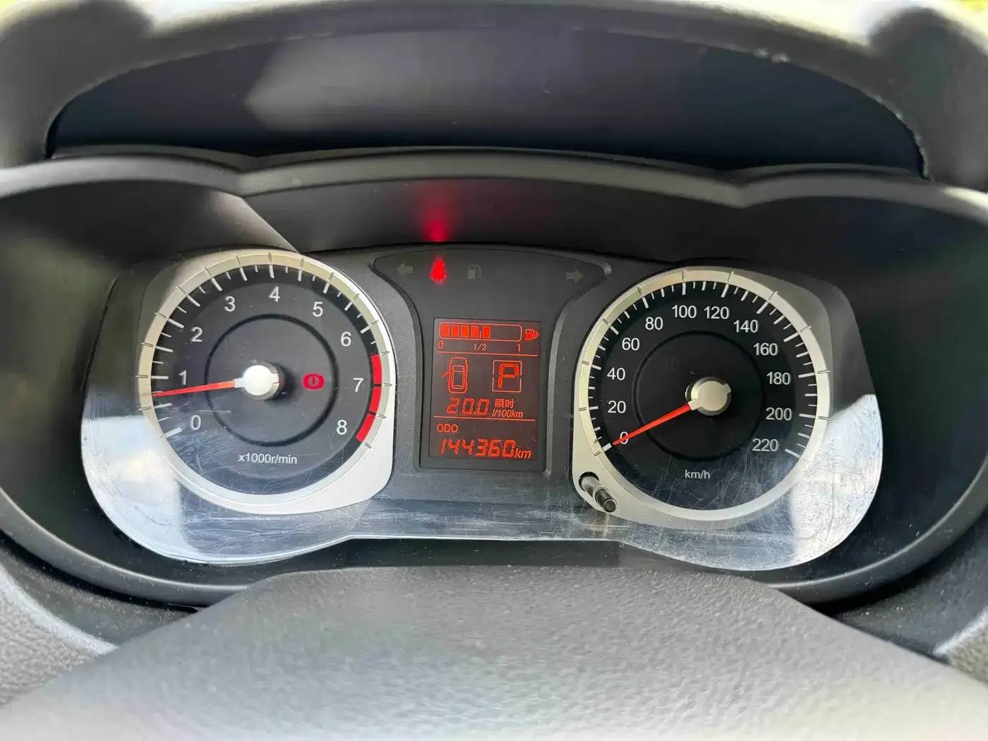 Venucia R50X 2013 1.6L Automatic — миниатюра 18