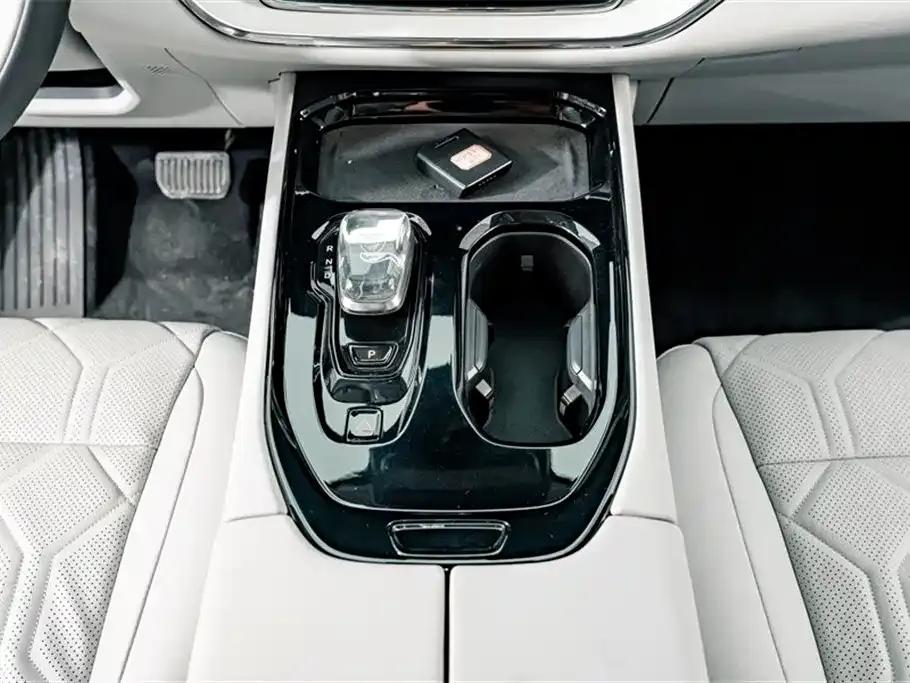 Volvo EM90 2025 Ultra 6-seater — миниатюра 13