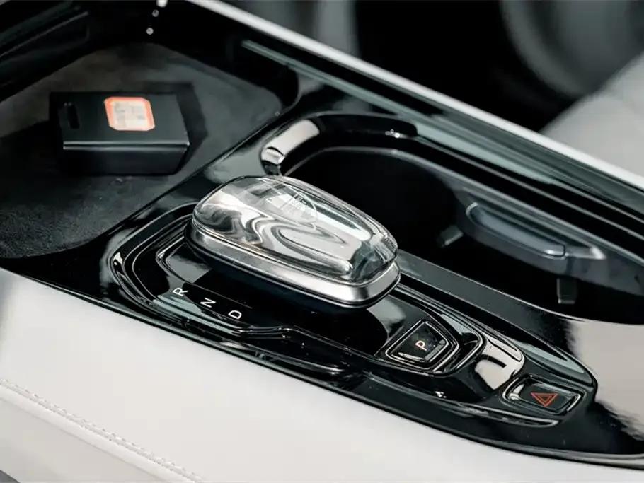 Volvo EM90 2025 Ultra 6-seater — миниатюра 16