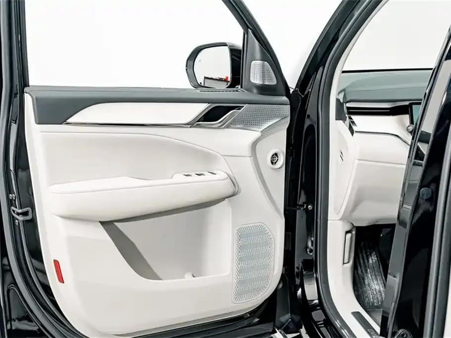 Volvo EM90 2025 Ultra 6-seater — миниатюра 17