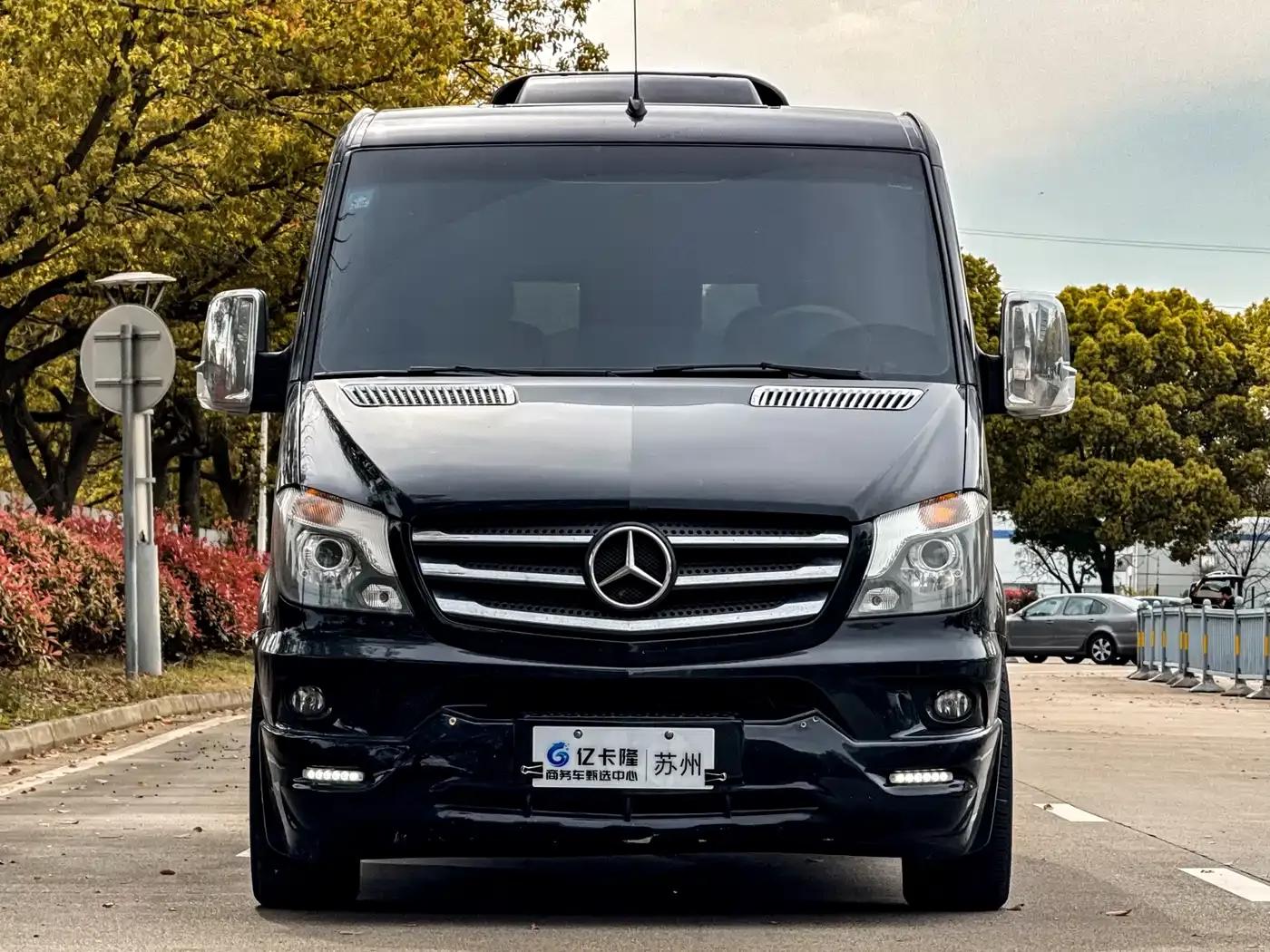 2017 Sprinter 3.5L Luxury Custom Edition — миниатюра 2