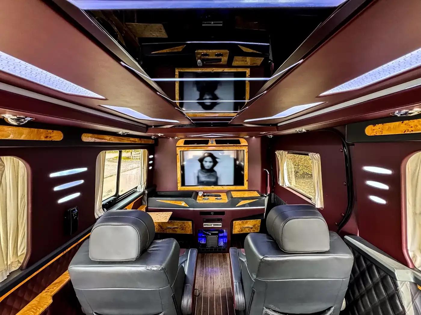 2017 Sprinter 3.5L Luxury Custom Edition — миниатюра 14