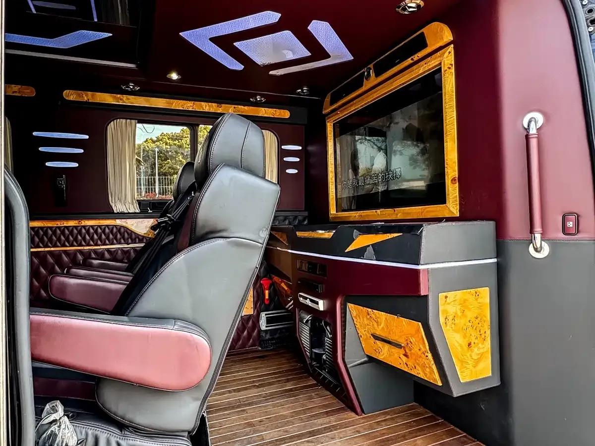2017 Sprinter 3.5L Luxury Custom Edition — миниатюра 15