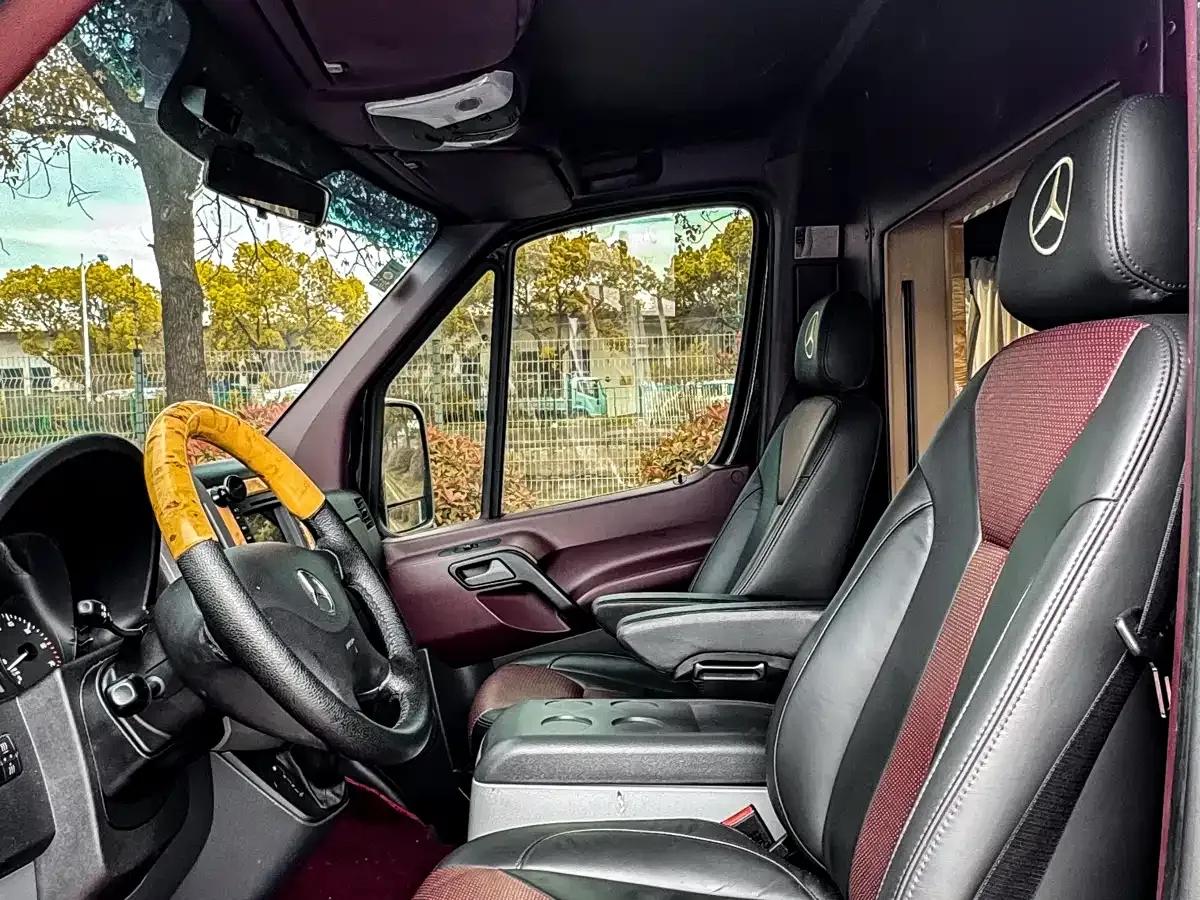 2017 Sprinter 3.5L Luxury Custom Edition — миниатюра 4