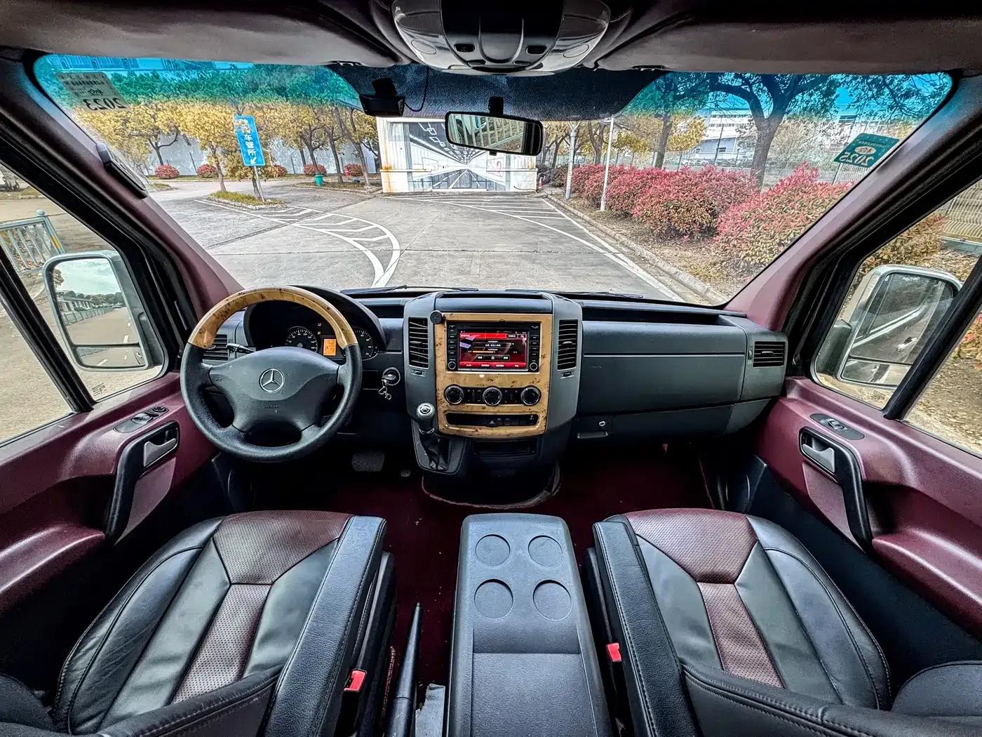 2017 Sprinter 3.5L Luxury Custom Edition — миниатюра 6