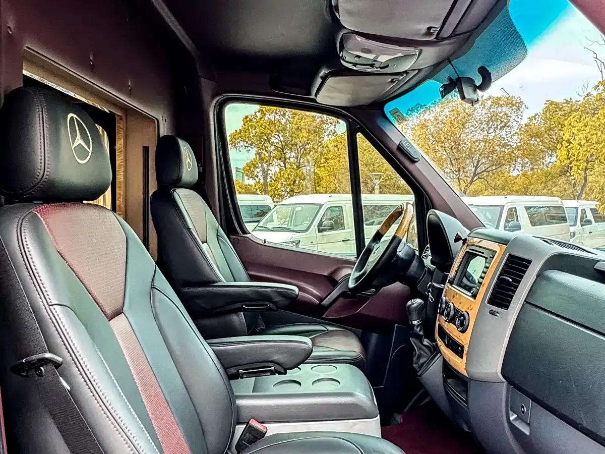 2017 Sprinter 3.5L Luxury Custom Edition — миниатюра 7