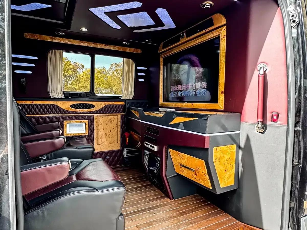 2017 Sprinter 3.5L Luxury Custom Edition — миниатюра 8