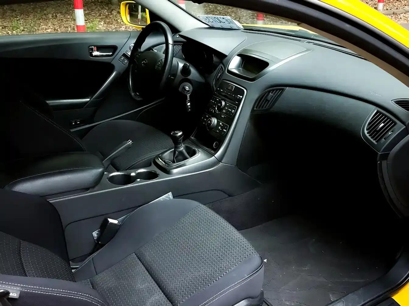 Genesis Coupe 2009 2.0T Manual Sport Edition — миниатюра 9