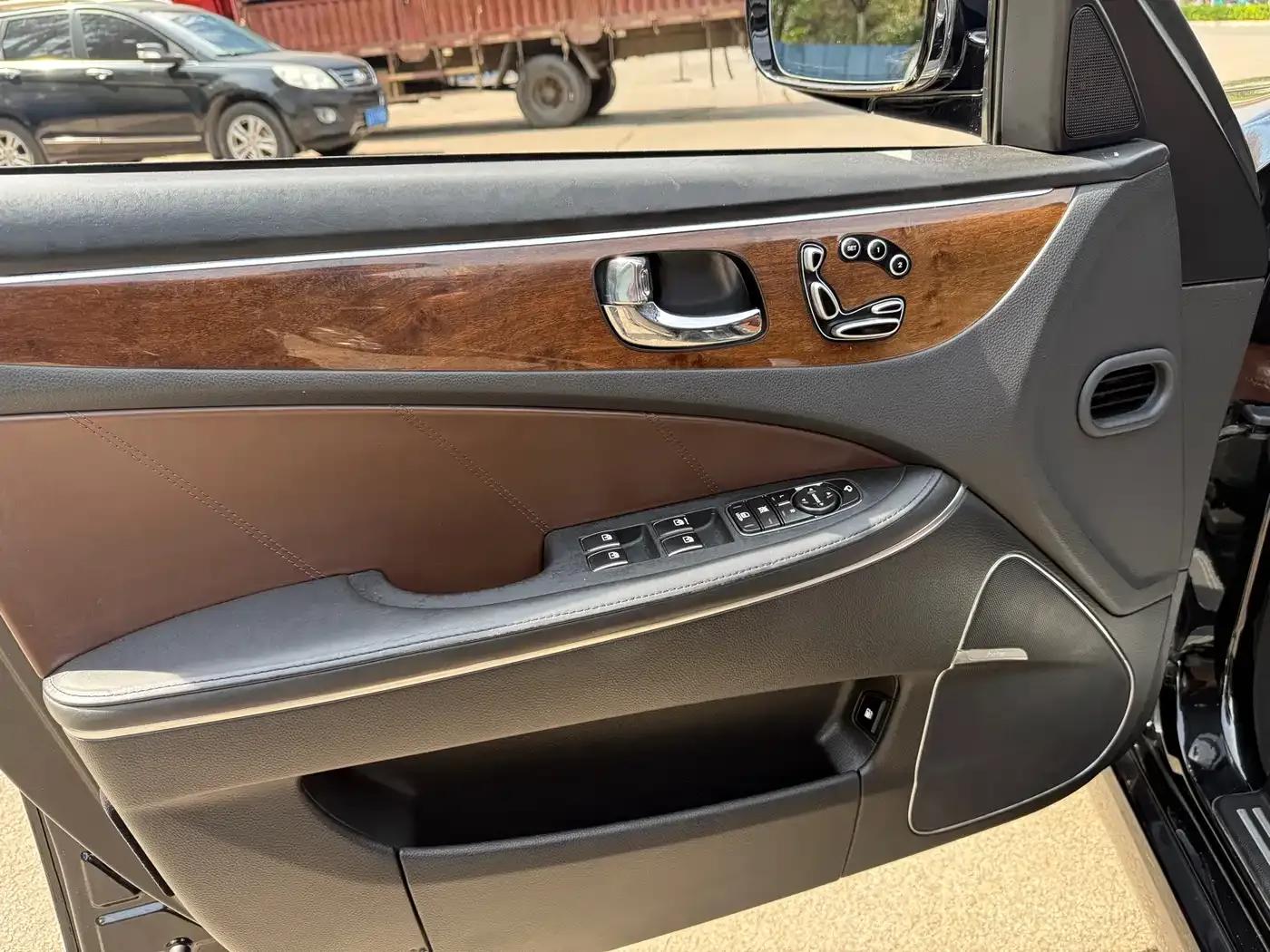 Equus 2009 3.8 Premium Edition — миниатюра 9