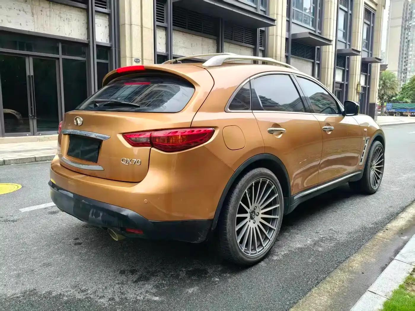 Infiniti QX70 2013 3.7L Standard Edition — миниатюра 2