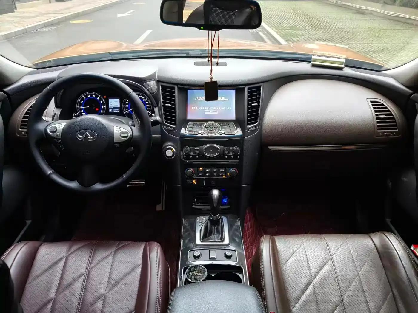 Infiniti QX70 2013 3.7L Standard Edition — миниатюра 11