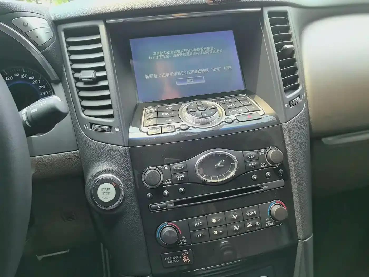 Infiniti QX70 2013 3.7L Standard Edition — миниатюра 17