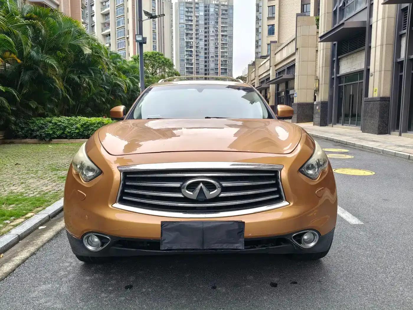 Infiniti QX70 2013 3.7L Standard Edition — миниатюра 3