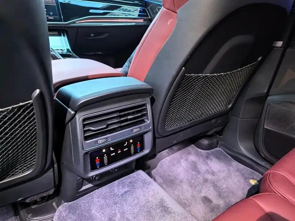 Audi SQ7 2024 4.0 TFSI Dark Knight Edition — миниатюра 11